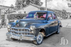 voiture-bleue-foncee-Vinales-NB