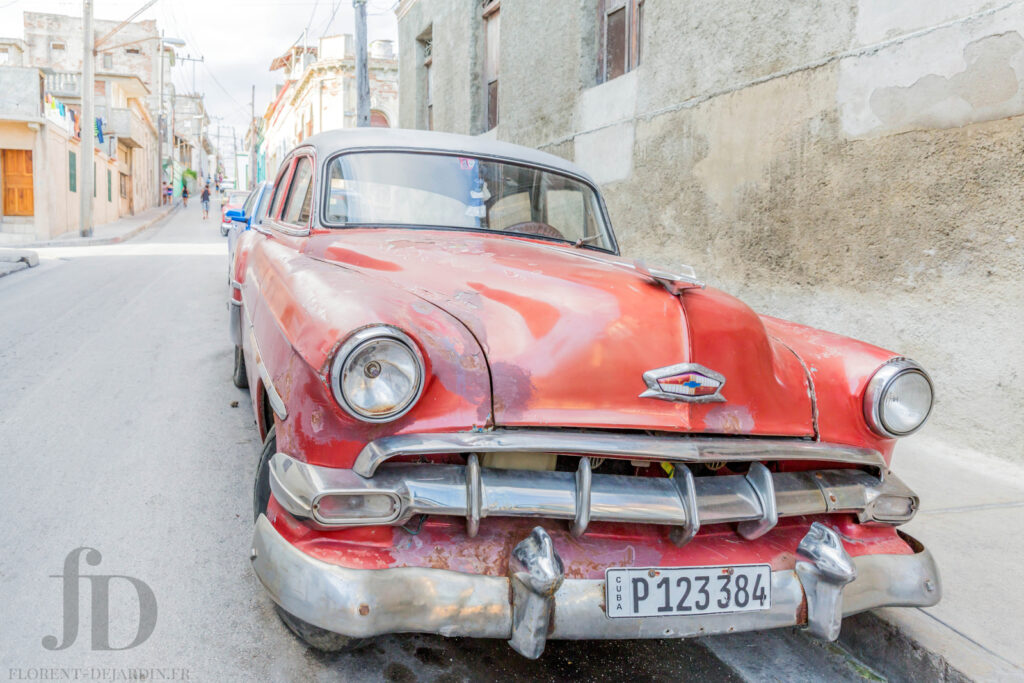 Voiture rouge à Cuba